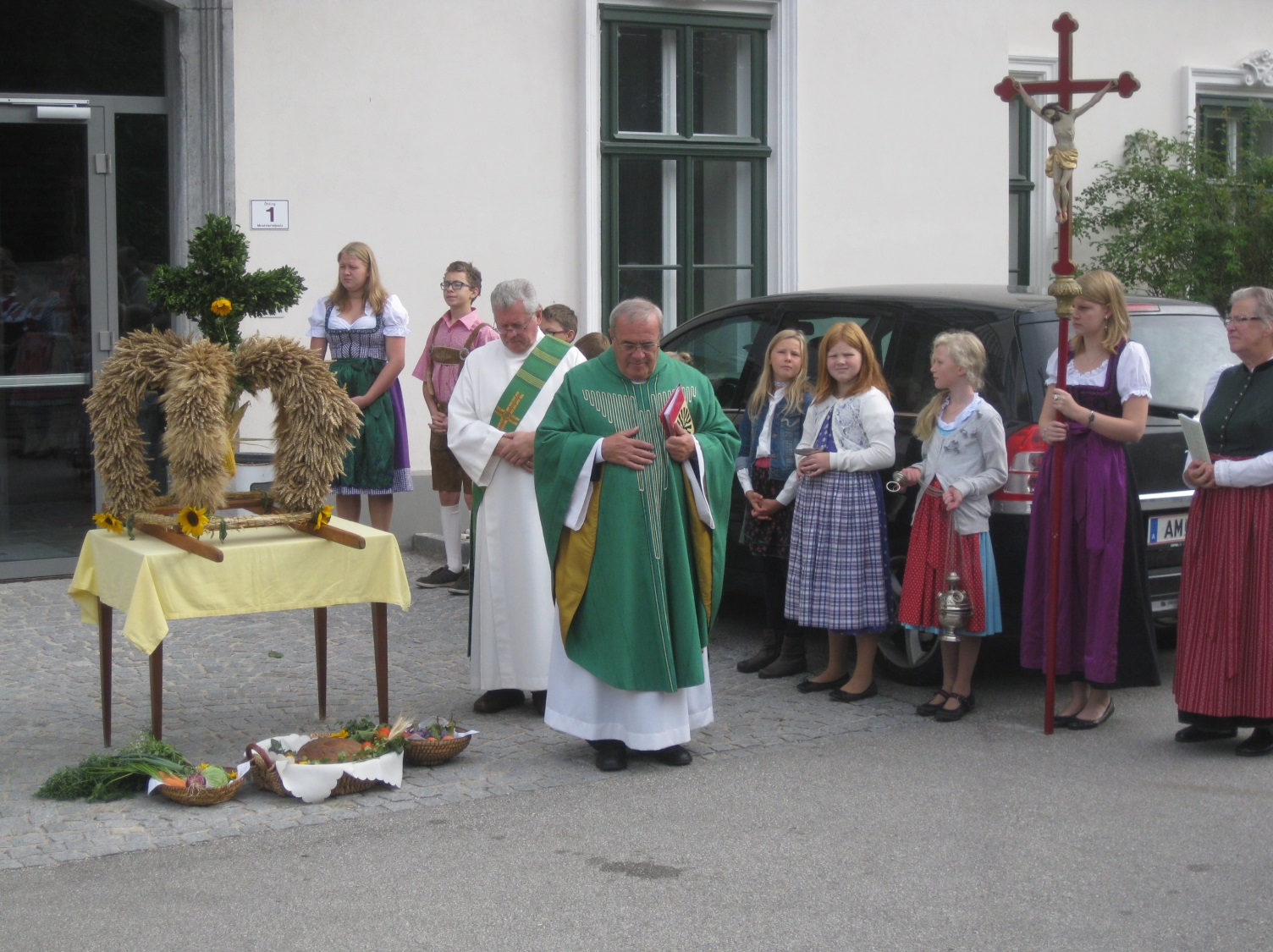 C:\Users\Ertl\Pictures\2013 09-010 Birnenfest,Wachau,Haus,Erntedank,Chorfeier\IMG_4497.JPG